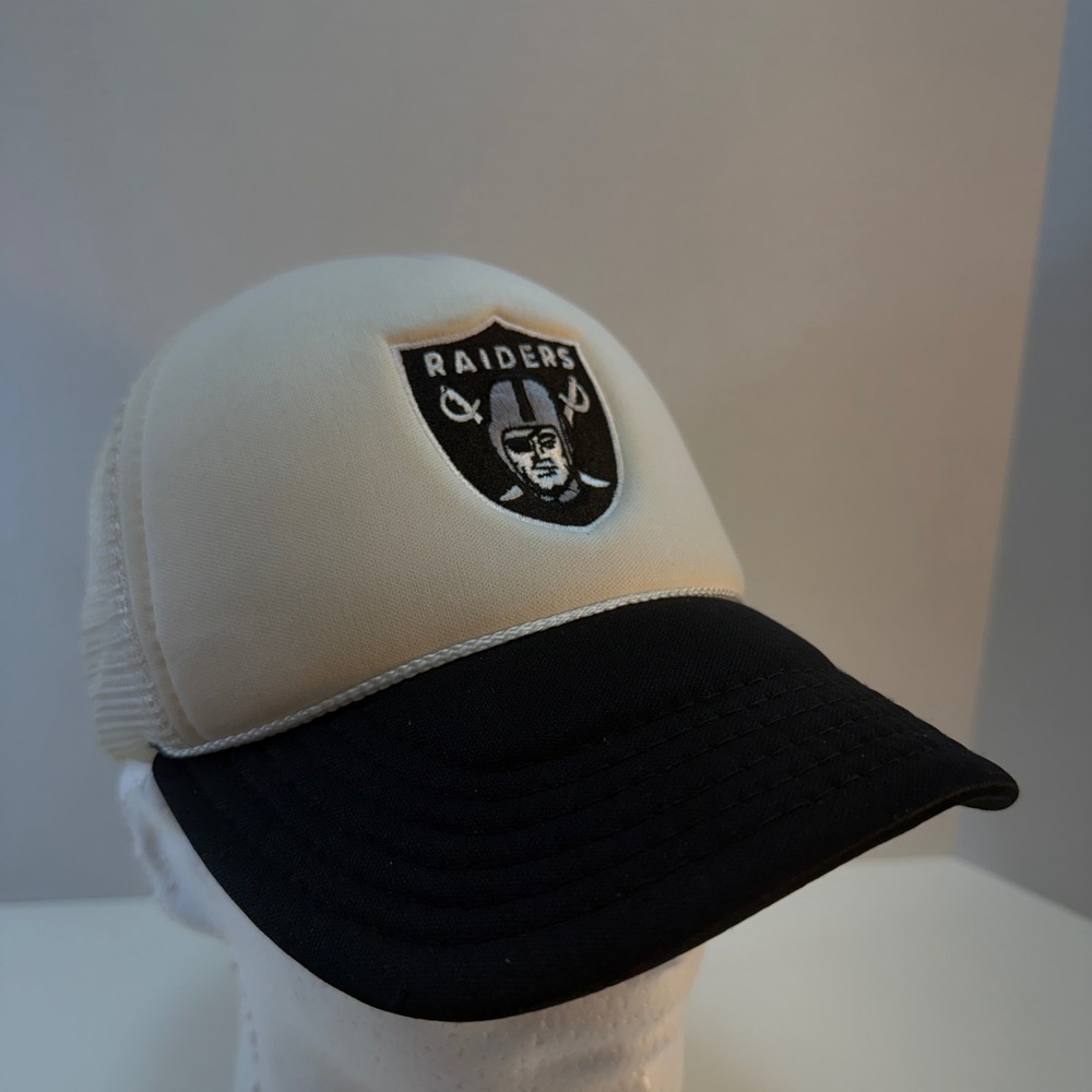 Oakland Raiders NFL Trucker Hat Mens OSFM White Black Vintage Mesh Snapback Cap